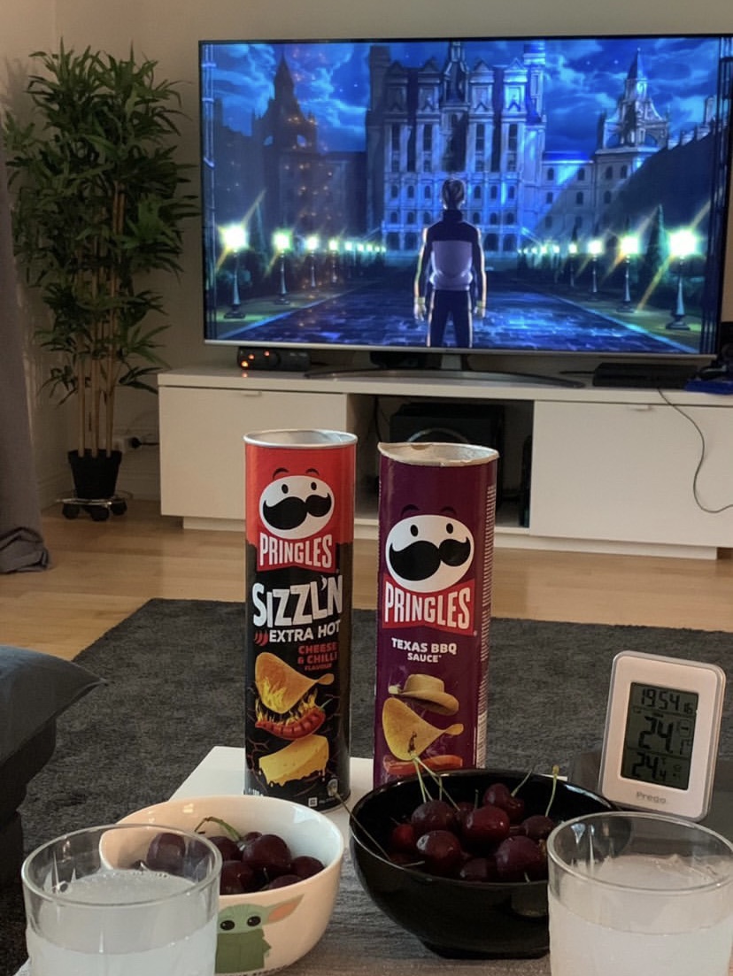 tv crisps movie drink